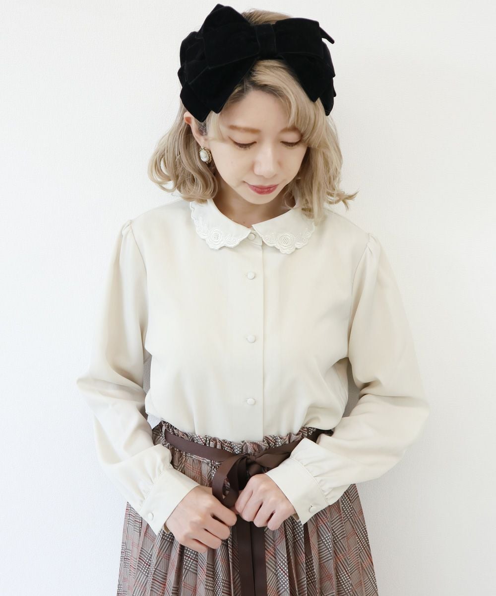 45R：美品【コットンフランネル×刺繍レース】ギャザー＆フレア•Aラインブラウス カットワーク刺繍ジャボ付きブラウス/an another angelus [35BF02j006