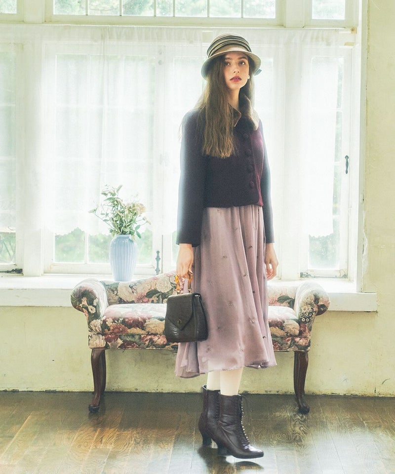 brown ※bordeauxのような赤みのあるお色味です