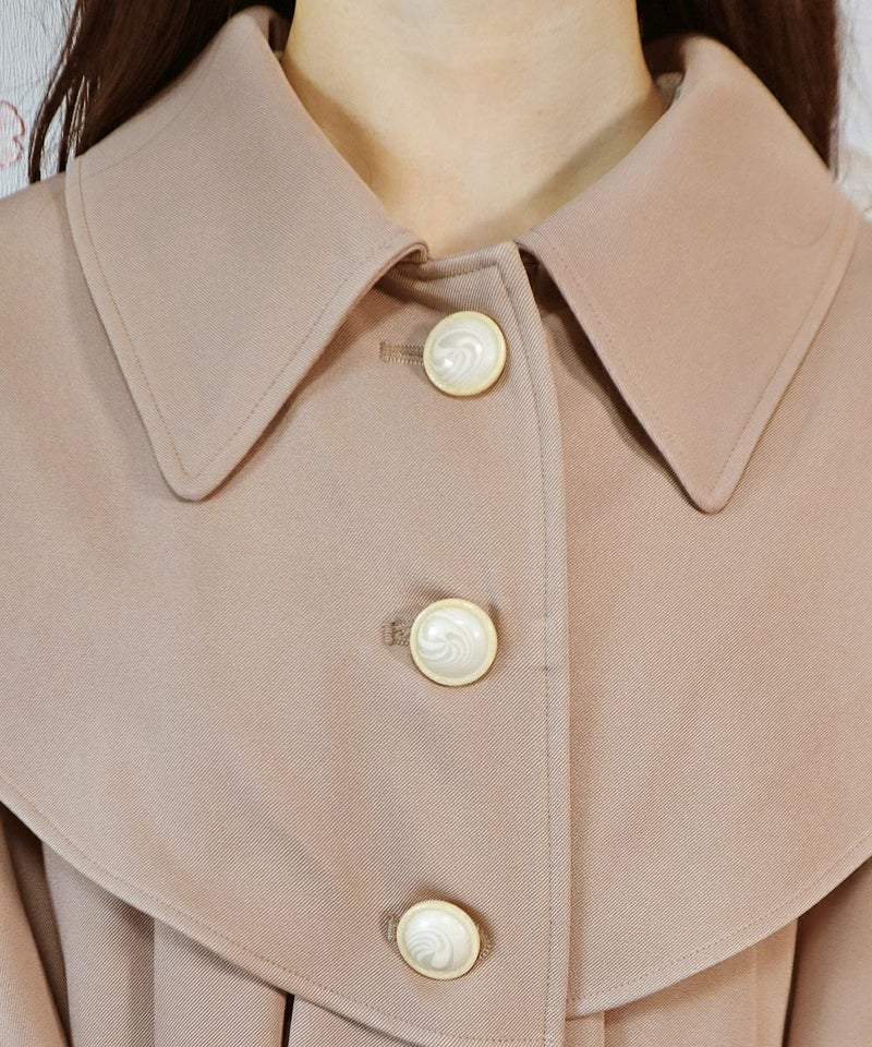 beige / ボタン部分