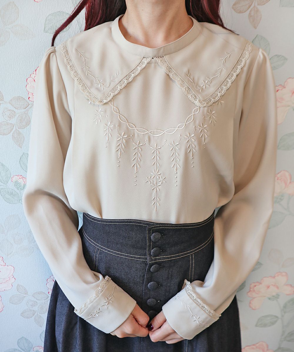 □同色刺繍衿付きプルオーバーブラウス/an another angelus Limited