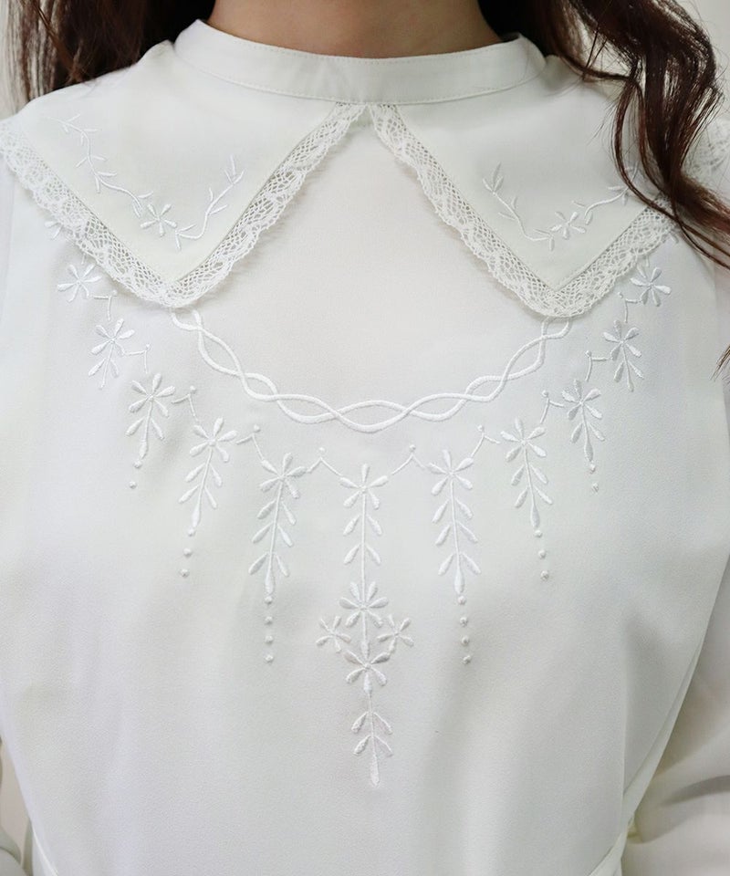 off white / 刺繍部分