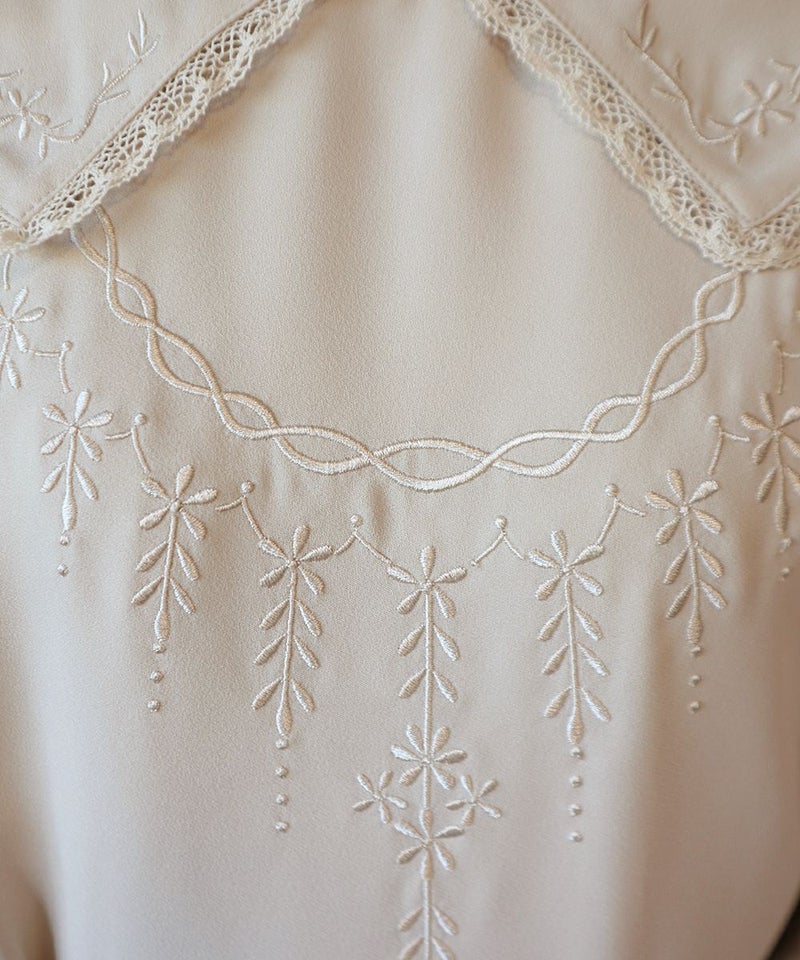 beige / 刺繍部分