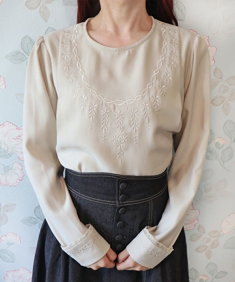 beige / 衿を外した場合