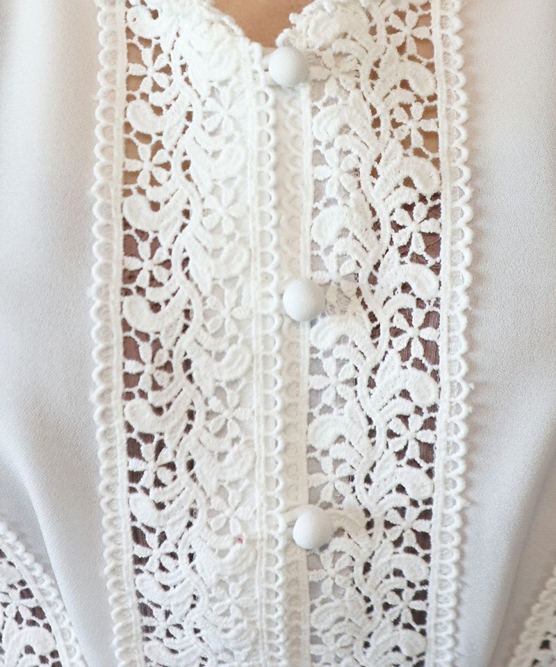 off white / レース部分