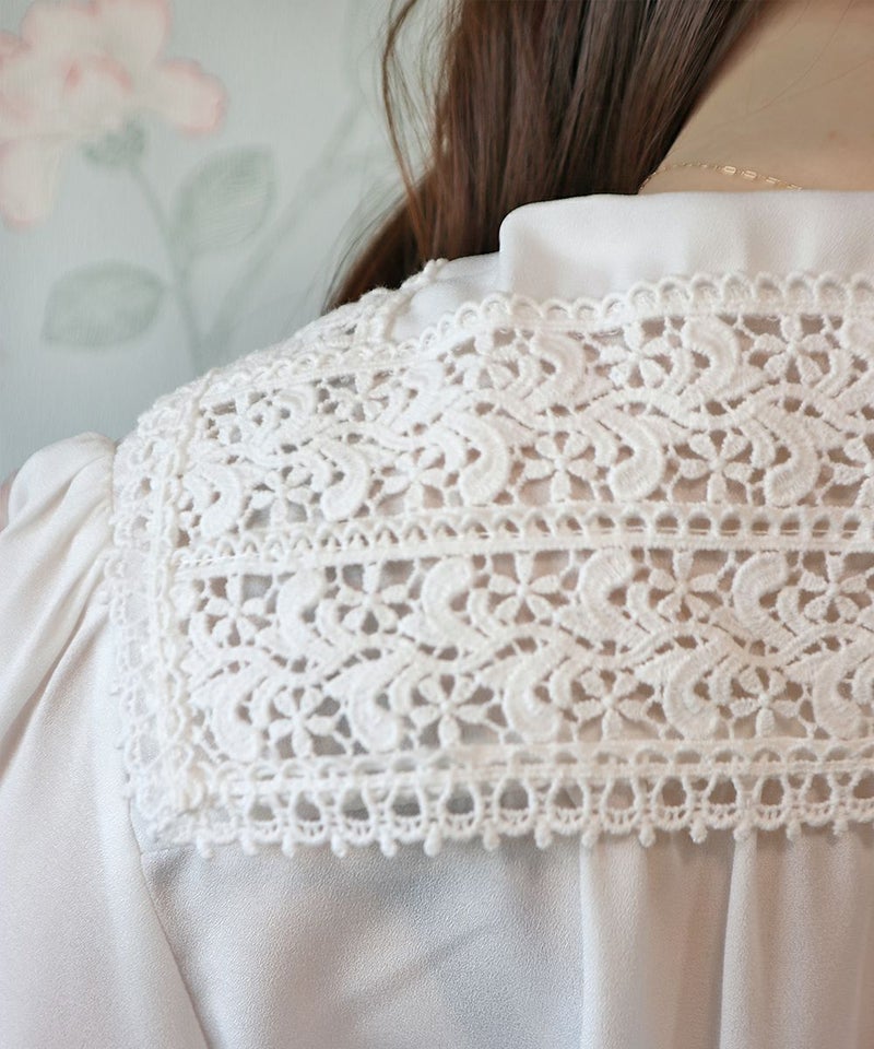 off white / 後ろ衿アップ