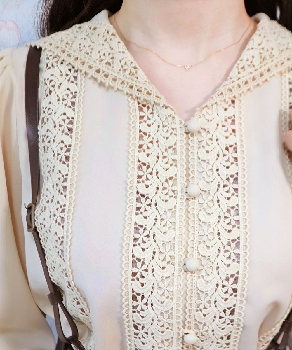 light beige / レース部分
