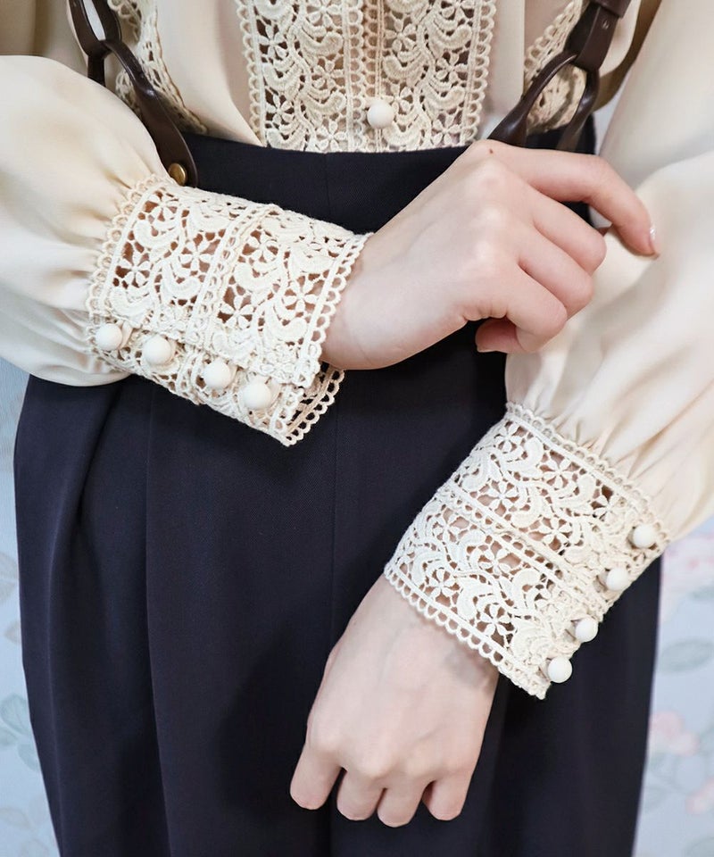 light beige / 袖部分