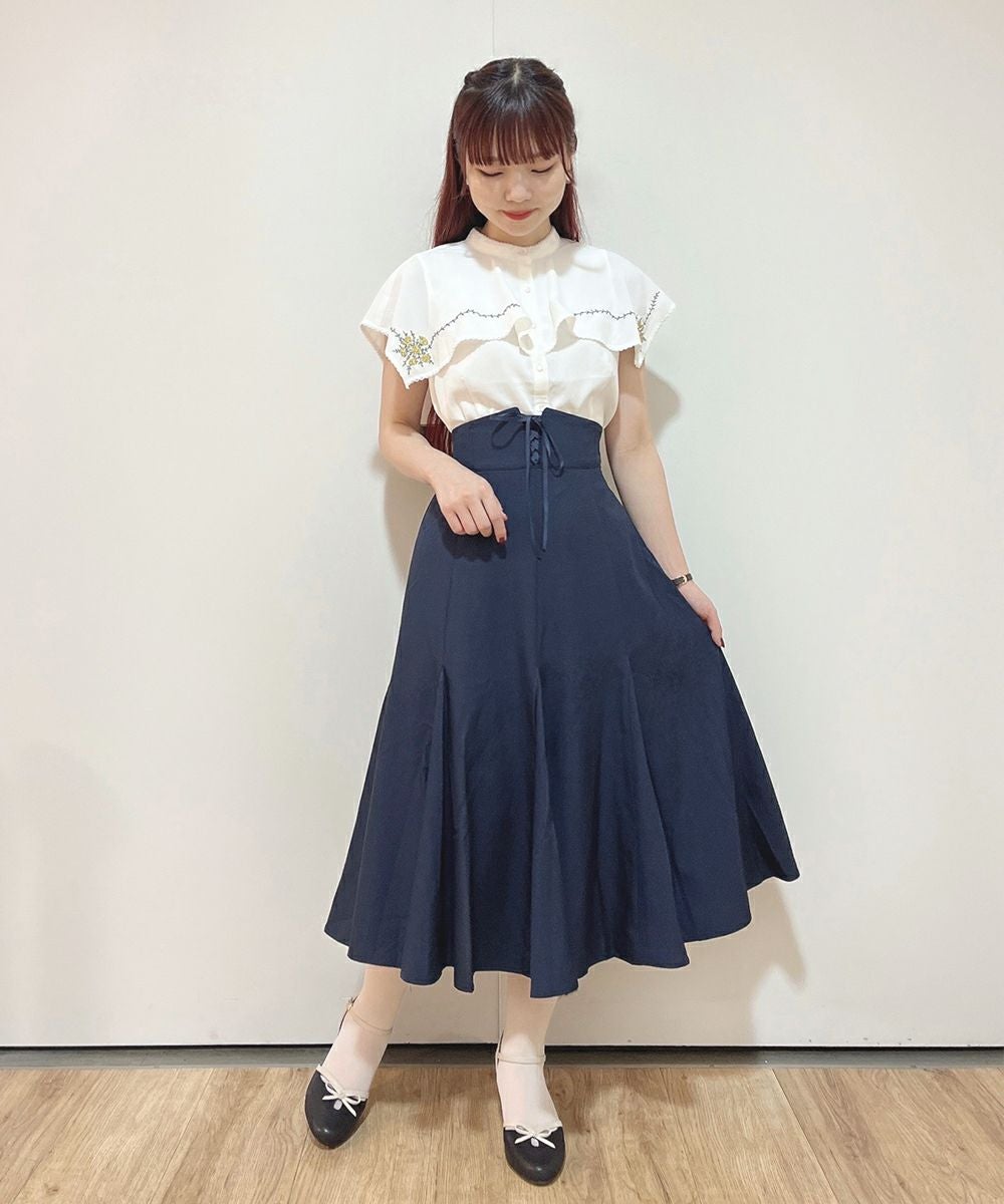 スクエアケープ衿ローズ刺繍ブラウス/an another angelus [42BF02f019