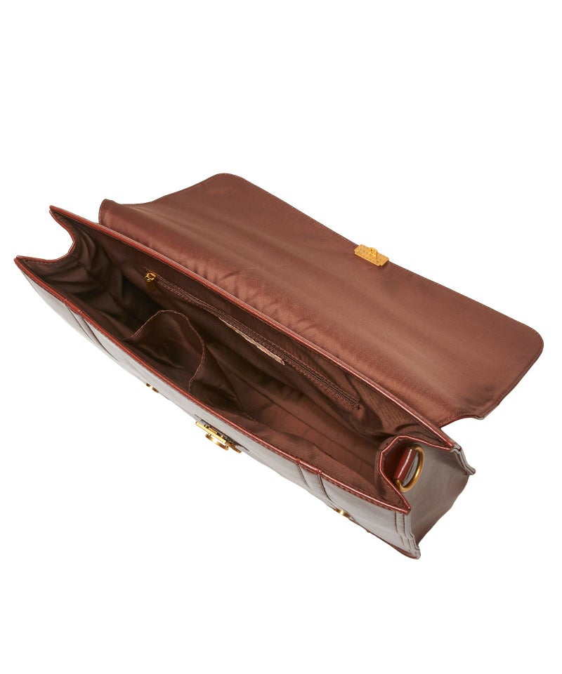 フラップを開けた場合 (camel)