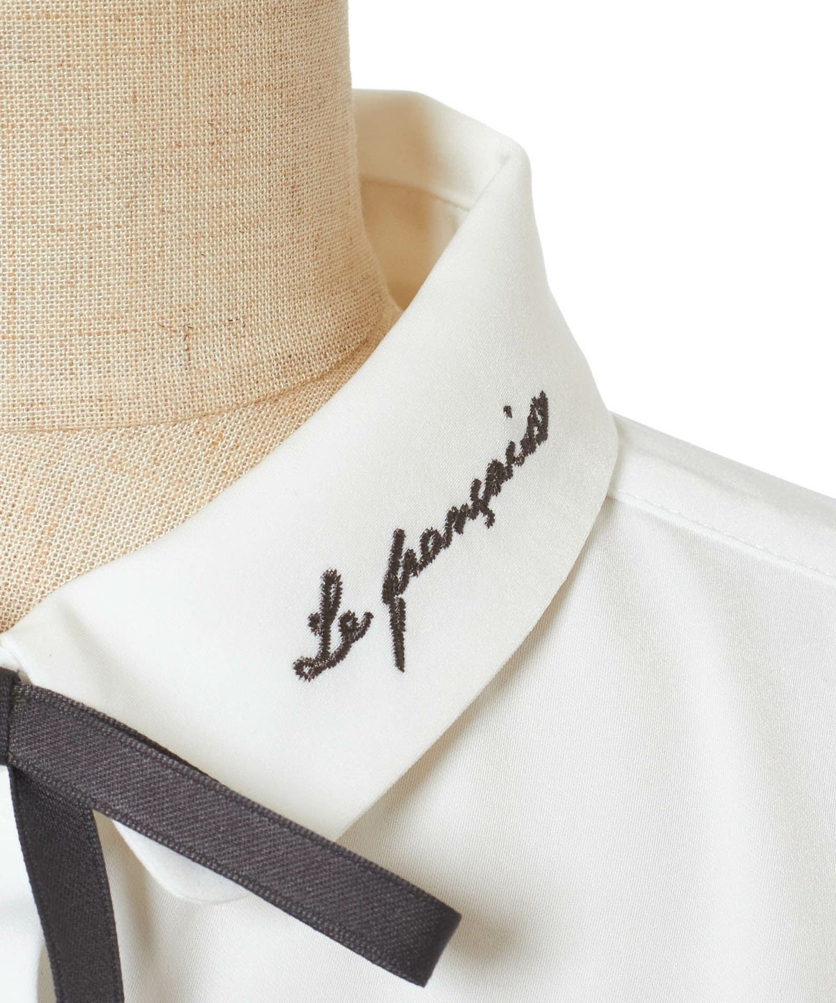 ロゴ刺繍アップ （off white×gray）