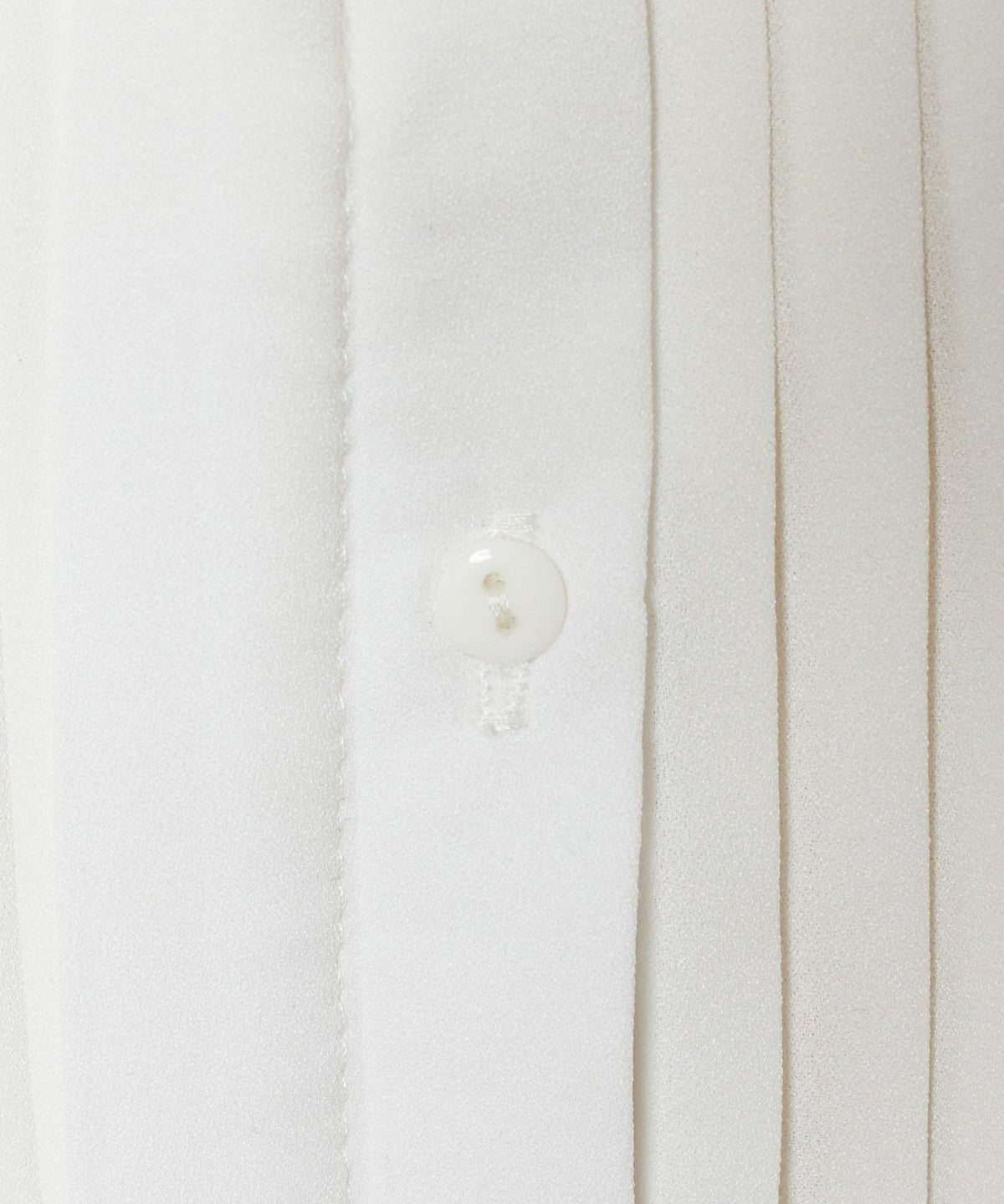 釦アップ（off white）