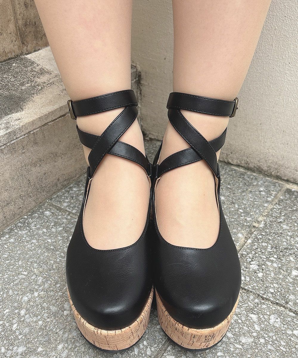 ★完売★ an another angelusクロスストラップ厚底パンプス　赤 an another angelus（アンアナザーアンジェラス） パンプス 刺繍入り
