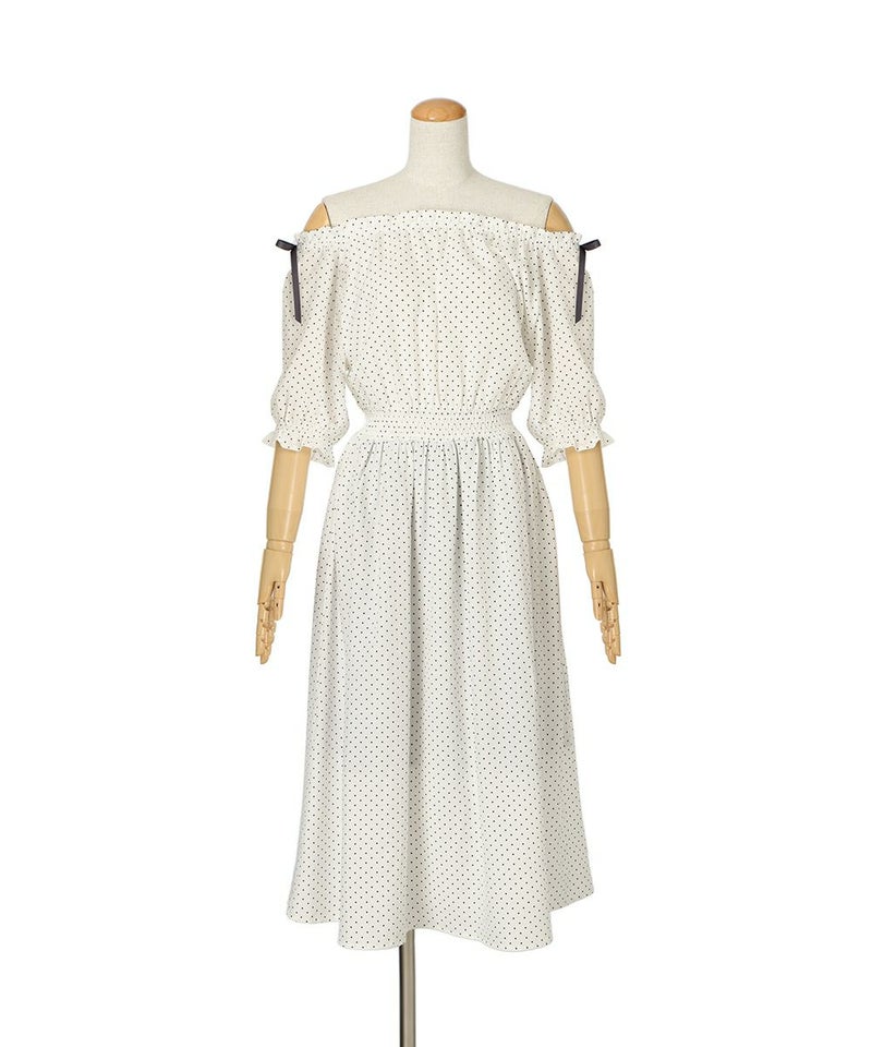 オフショルダーにした状態 (off white×black)