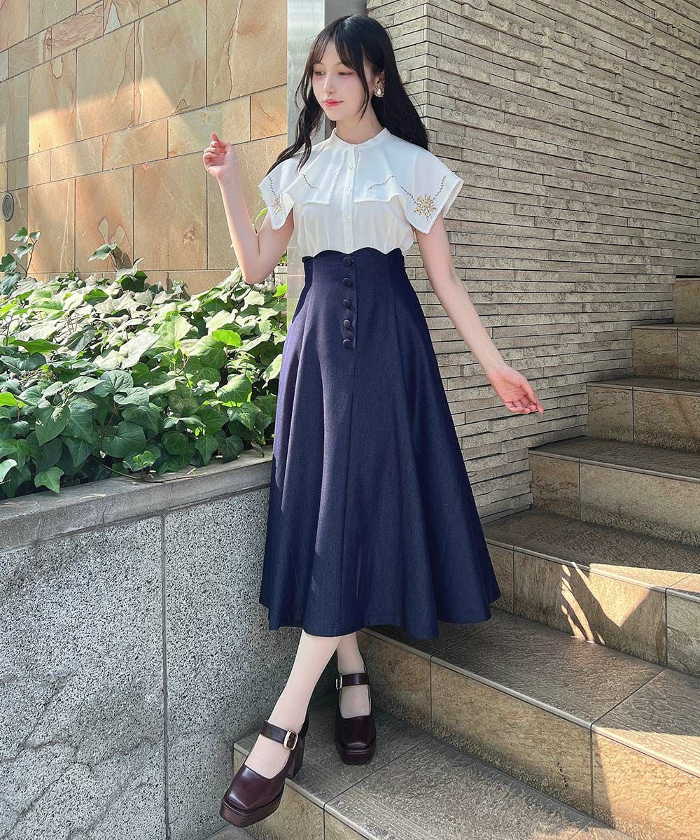 □スクエアケープ衿ローズ刺繍ブラウス/an another angelus