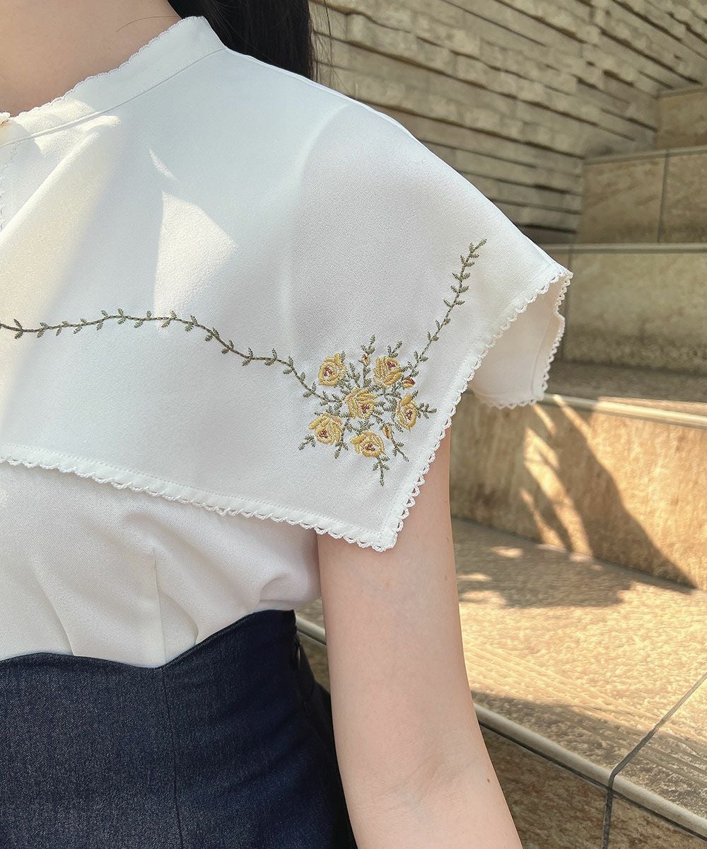□スクエアケープ衿ローズ刺繍ブラウス/an another angelus