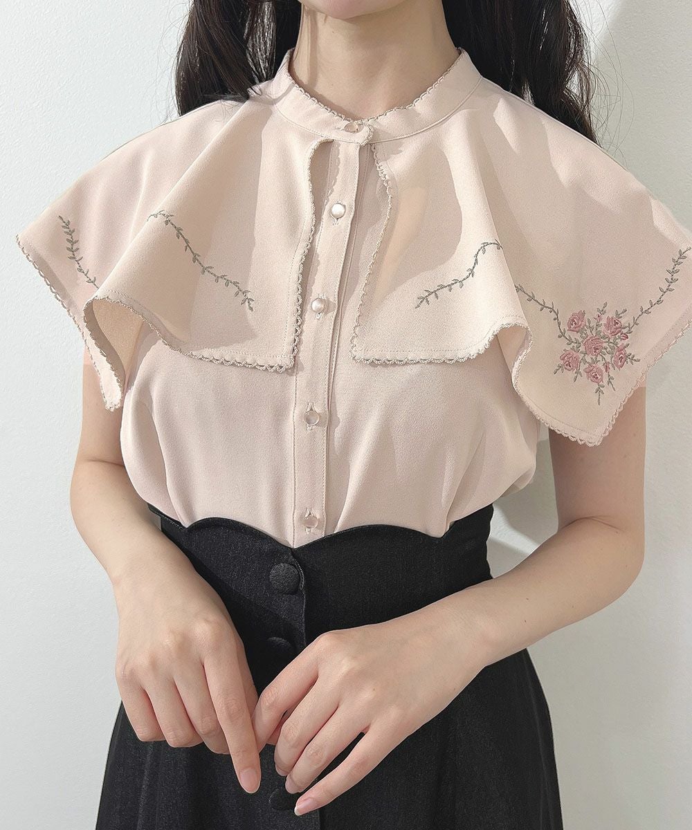□スクエアケープ衿ローズ刺繍ブラウス/an another angelus