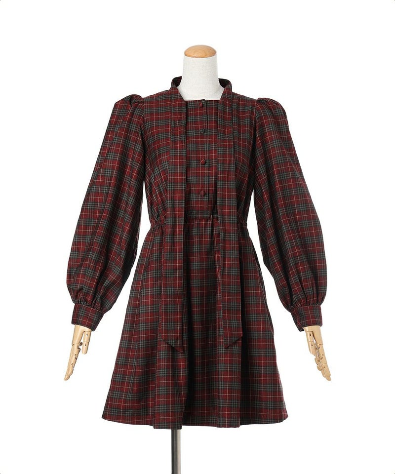 タイを外した状態 (red)