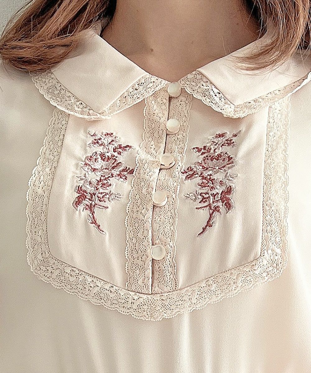 レース使いヨークローズ刺繍ブラウス/an another angelus [57BF02j002