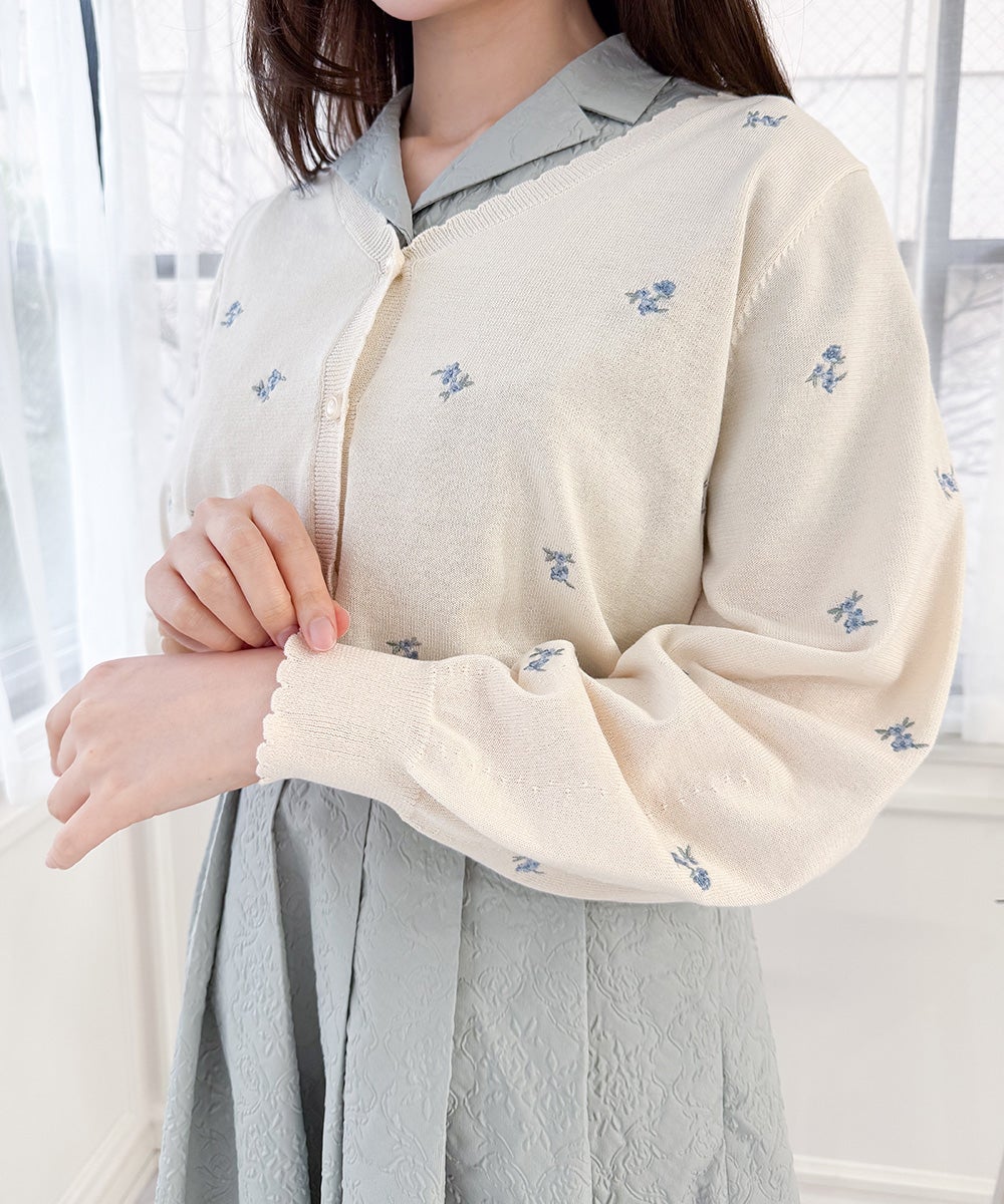 新品タグ付♡今季 雑誌掲載☆小花ブーケ刺繍ブラウス スモールフラワープリント パフスリーブブラウス(トップス)｜EPOCA