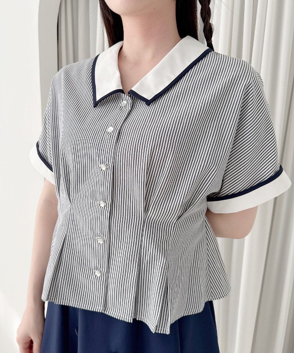 off white×gray / 152cm / タイを外した状態